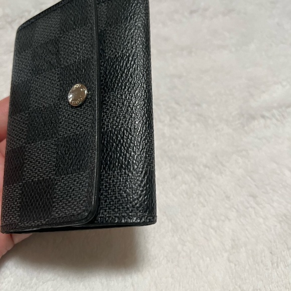 Louis Vuitton 6 Key Holder - Picture 11 of 12